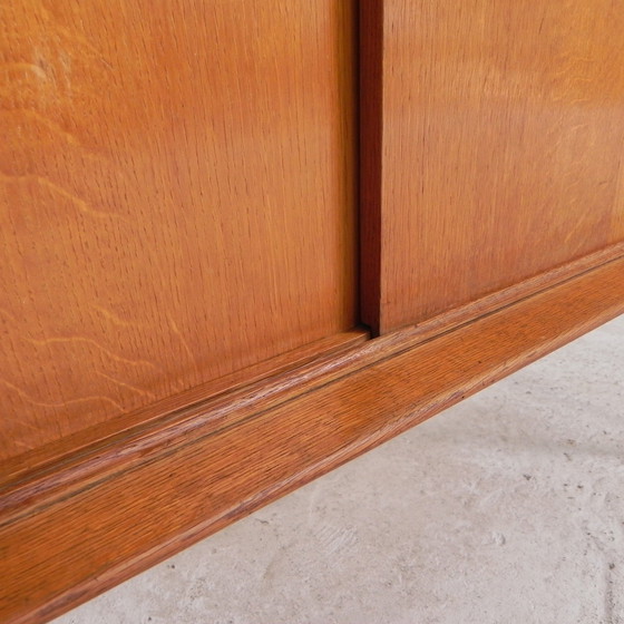 Image 1 of Secretaire met schuifdeuren op ranke poten, jaren 50