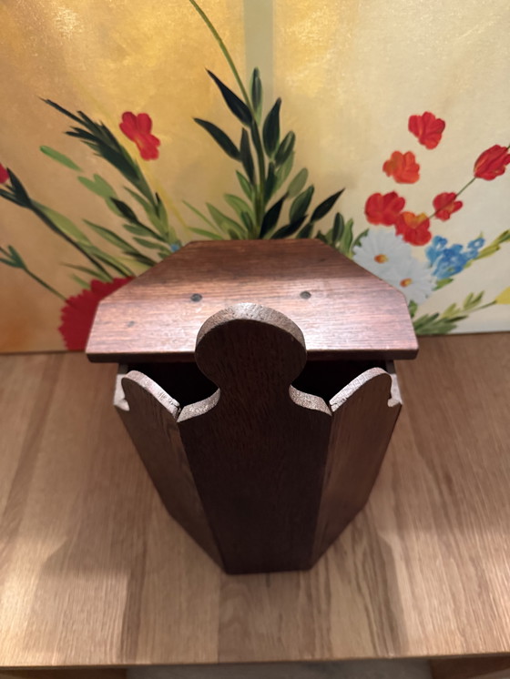 Image 1 of Chaise de poupée ancienne en chêne pour enfants