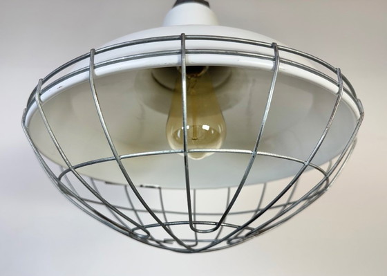 Image 1 of Industriële witte geëmailleerde fabriekshanglamp van Benjamin USA, jaren 60