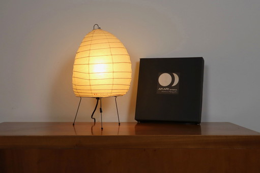 Vintage Akari Model 1N Beeldhouwkunst tafellamp door Isamu Noguchi, Japan, jaren 1980