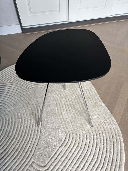 Leolux side table Liliom