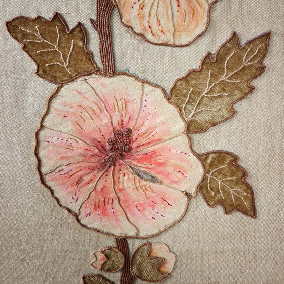 Image 1 of Paravent Art nouveau à motifs floraux brodés, vers 1900