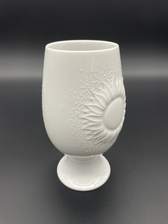 Alboth & Kaiser footed vase with sunflower relief, 1960s – Porcelain (photo 2 of 5)