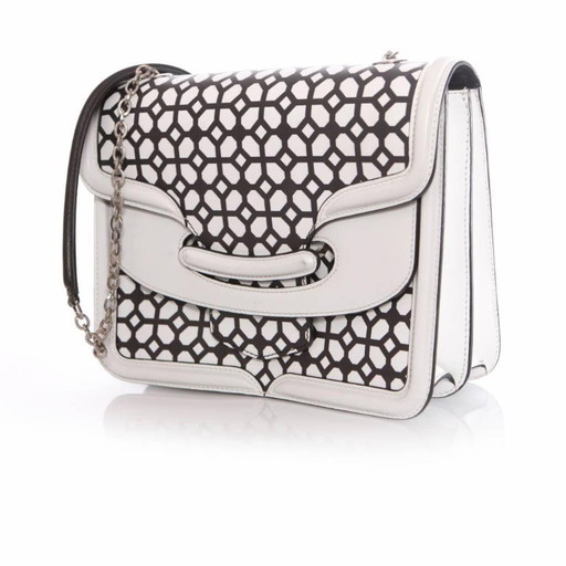 Borsa a tracolla Alexander McQueen, modello Heroine, in bianco e nero.