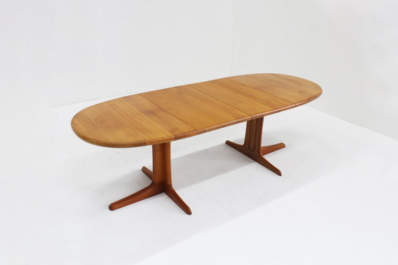 Image 1 of Table de salle à manger ovale extensible vintage danoise en teck massif