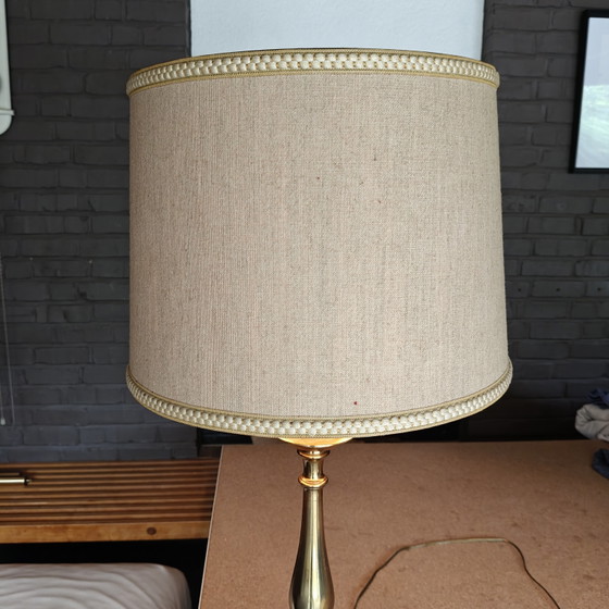 Image 1 of Vintage messing tafellamp met linnen kap – 80 cm