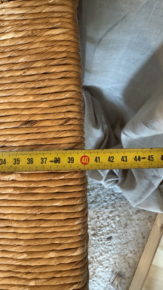 Image 1 of Taburete de mimbre