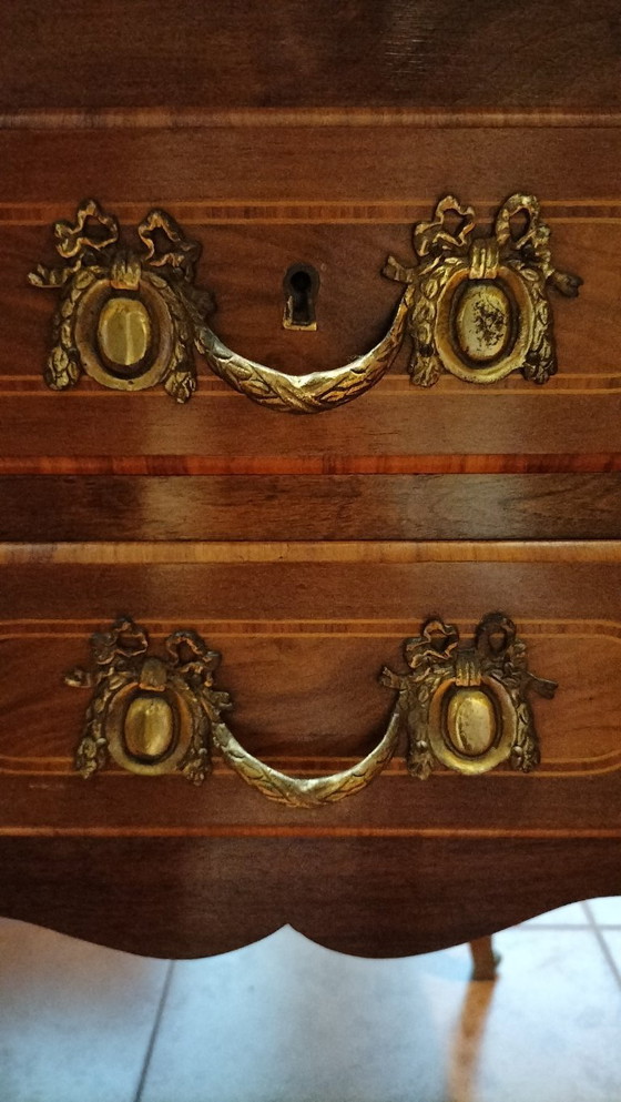 Image 1 of Escritorio estilo Luis XV con marquetería fina y carpintería de cola de milano