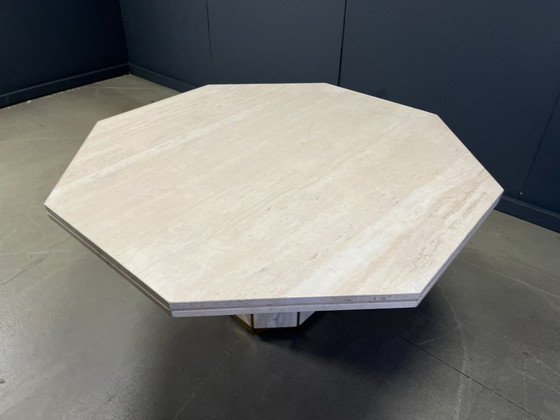 Image 1 of Table à manger octogonale italienne en travertin et laiton des années 1970