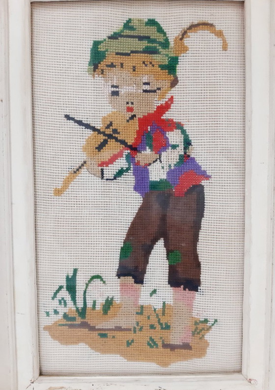 Image 1 of Vintage geborduurd wandtapijt gobelin, ingelijst, onder glas, violist