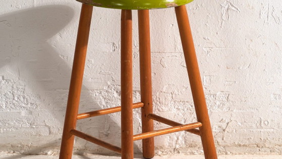 Taburete de madera antiguo con asiento redondo – Europa Central, c. 1950 – Rustic (photo 3 of 40)