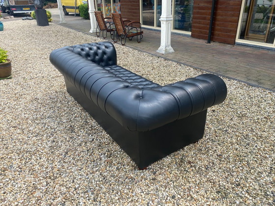 Image 1 of Wade Chesterfield a tre posti