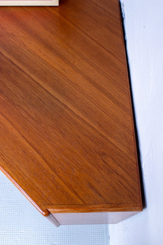 Image 1 of Vintage teakhouten hoekcommode/dressoir/hoekkast, Deens, midden 20e eeuw