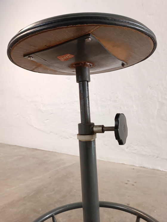 Image 1 of Taburete giratorio industrial de mediados de siglo de Sipe, Italia.