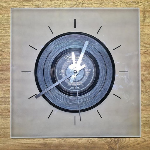 Unique Vintage Clock / 45 T Vinyl / Original home decoration