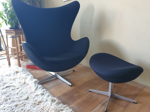 Egg Chair En Voetenbankje Van Fritz Hansen