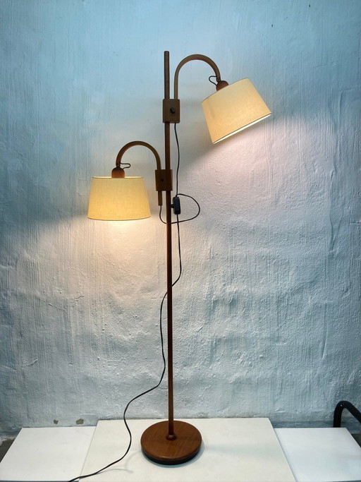 Domus dubbele booglamp van teakhout, design uit de jaren 70.