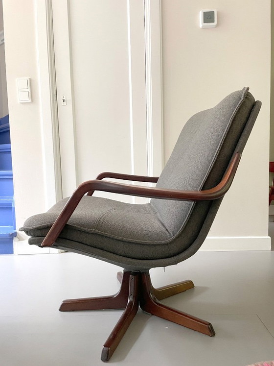 Image 1 of Berg Furniture swivel chair