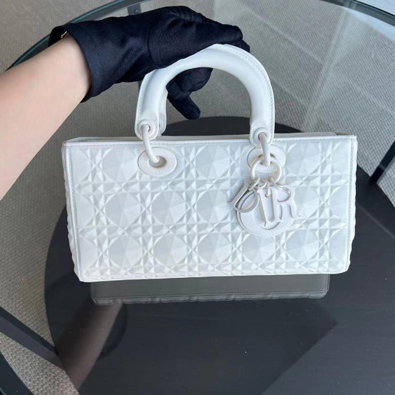 Image 1 of DIOR D-JOY MEDIUM LATTE CANNAGE KALBSLEDER DIMOND-MOTIV WEISS