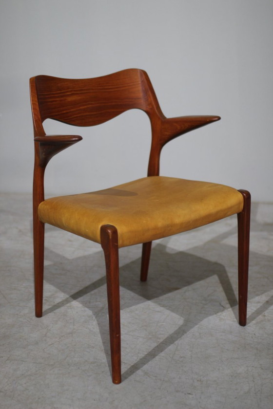 Image 1 of Fauteuil model 55 van Niels Otto Moller voor J. L. Mollers