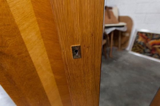 Image 1 of Französischer Kleiderschrank mit geschwungenen Beinen, 3 Türen, 1 Spiegel (27 x 130 cm) und 1 Schublade