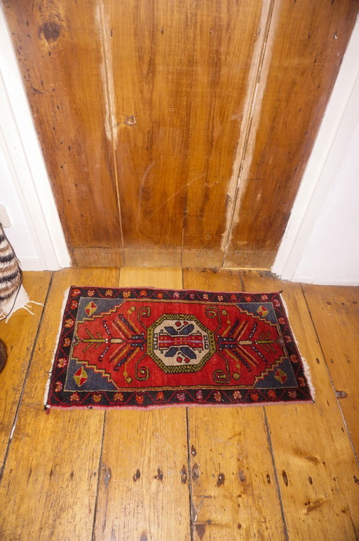 vintage small red persian rug * hand-knotted wool accent rug * geometric floral medallion * boho entryway mat * 56x95cm