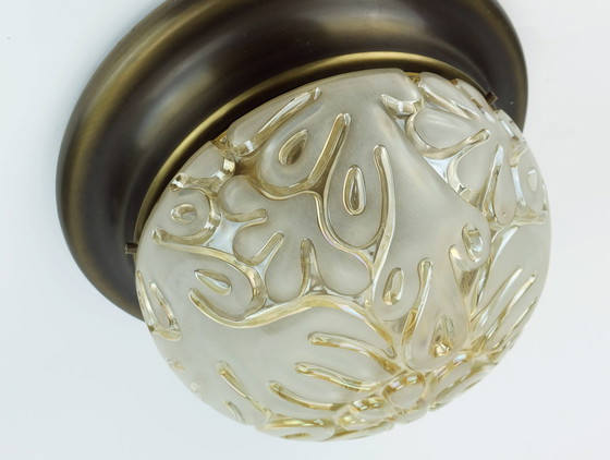 Image 1 of Bellissimo lampadario a soffitto di metà secolo, in vetro acidato, con decorazioni floreali in metallo, anni &#39;70