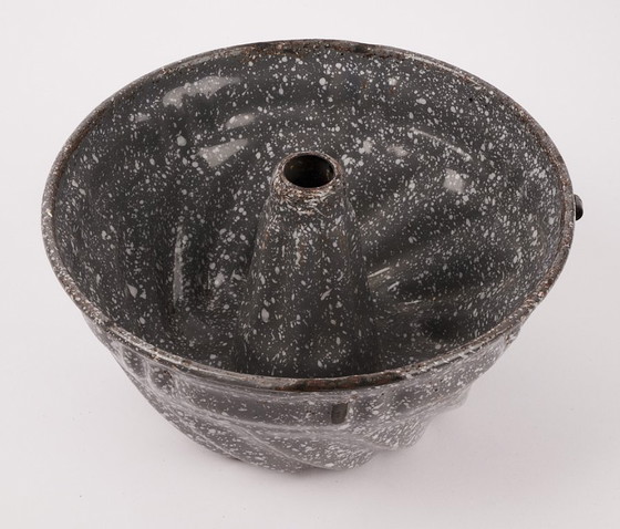 Image 1 of Vintage Guglhupf mold enamel