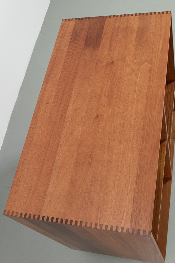 Image 1 of Boekenkastje met mooie houtverbindingen