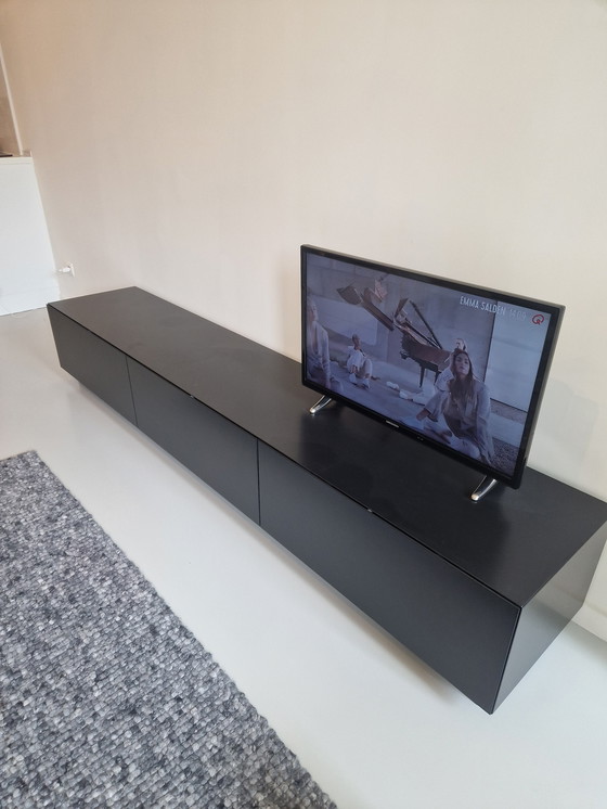 Image 1 of Maßgeschneiderte TV-Möbel