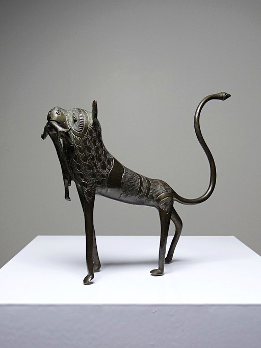 Small subject, lion, hyena, beast in Bronze from Benin Dahomey Cotonou vintage