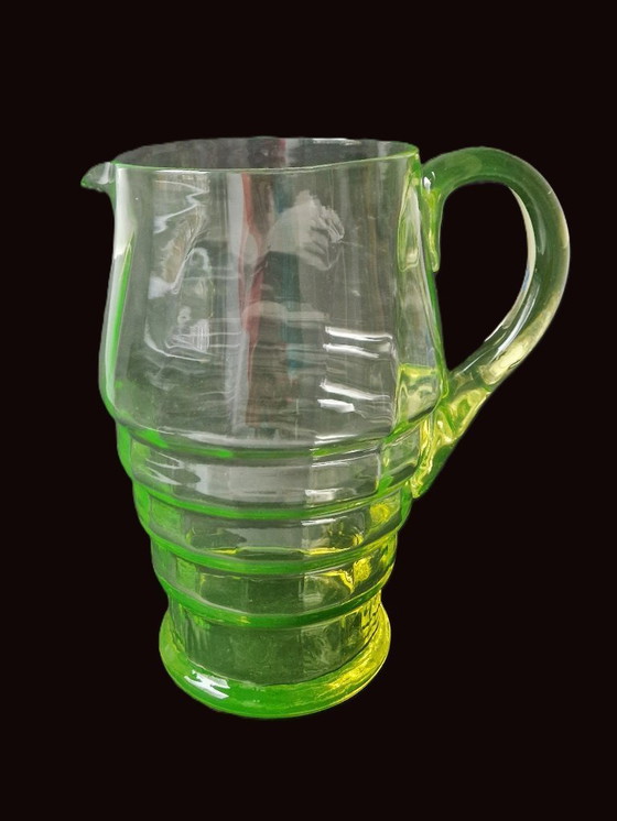 Image 1 of Art-déco-Wasserkrug aus Uranglas – 20 cm