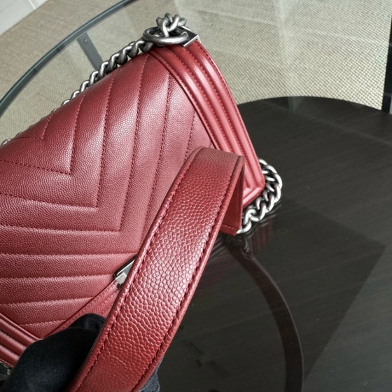 Image 1 of Chanel Boy Medium - Caviar 25CM Chevron Bordeauxrood Donkerrood Ruthenium Zilveren Hardware Serie 24