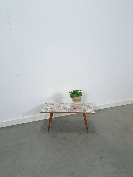 Image 1 of Tavolino laterale in formica Opal con gambe in legno, tavolino portavasi