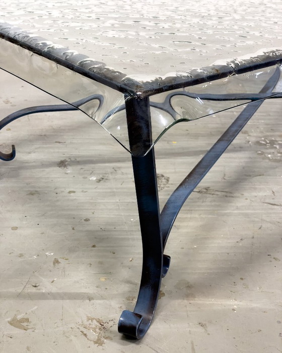 Image 1 of Couchtisch aus mundgeblasenem Glas auf Schmiedeeisen