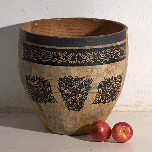 Antique Chinese papier-mâché container – China, circa 1900