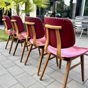 4 chaises vintage élégantes style milieu du siècle avec revêtement en similicuir bordeaux