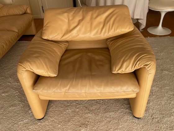 Titolo: Set Cassina Maralunga (3 posti, 2 posti, poltrona), Pelle Cognac / cammello, Zona salotto, Beige (foto 4 di 6)