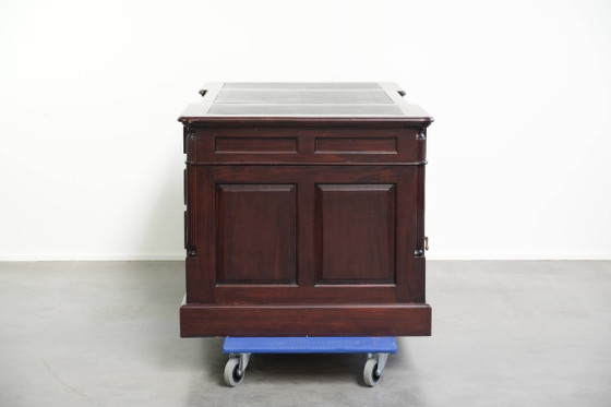 Image 1 of Chesterfield partner desk/ bureau in Engelse stijl met donker hout en een groen lederen blad