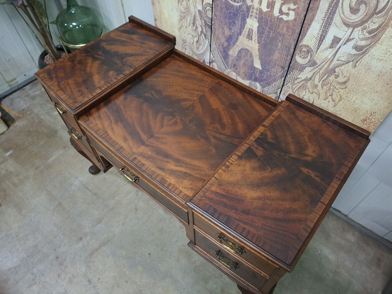 Image 1 of Antiek kaptafel, damesbureau,  schrijftafel wortelfineer lichte gebruikssporen afm.116x55cm en 79cm hoog.
