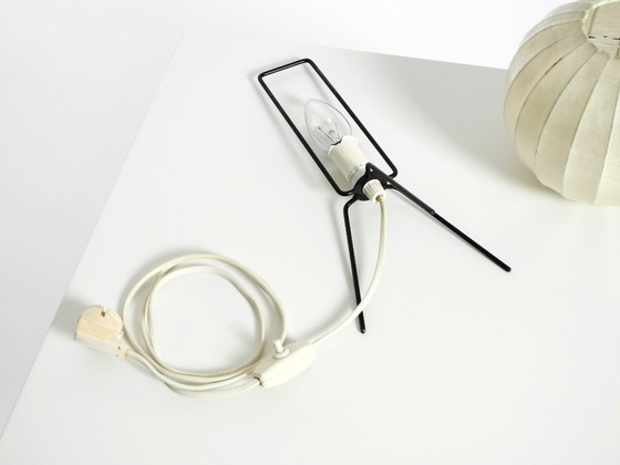 Image 1 of Rarissima e bellissima lampada da tavolo a bozzolo con treppiede in stile Mid-Century Modern.