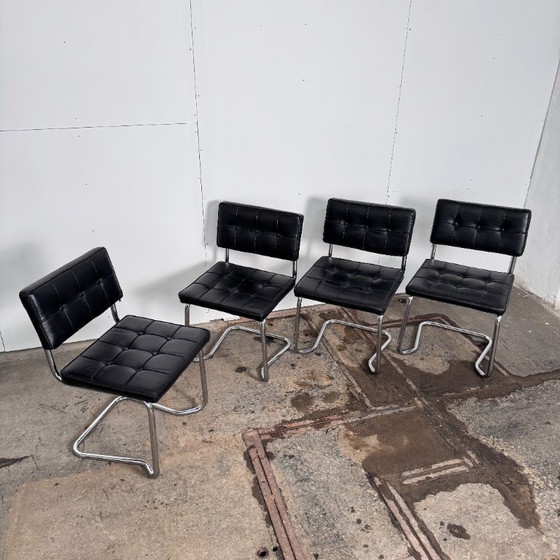 Image 1 of Chaises empilables en cuir de style Cesca — Influence Bauhaus