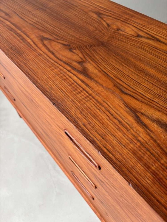 Image 1 of Cassettone in teak anni '60 completamente ristrutturato e dal design vintage