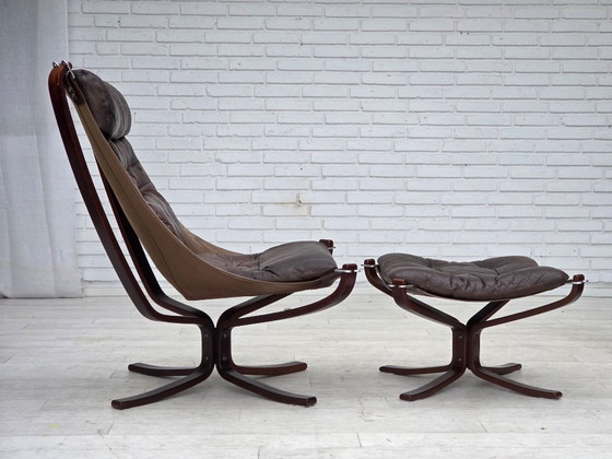 Image 1 of Jaren 70, Noors ontwerp van Sigurd Ressel, loungestoel met voetenbank, model "Falcon".