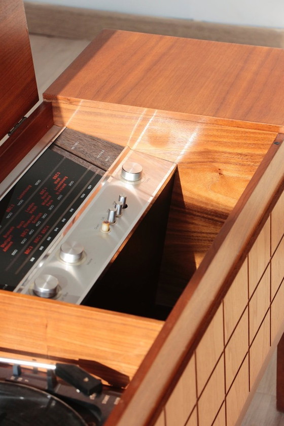 Image 1 of Giradischi vintage HMV 2351 – Mobile audio inglese anni '70