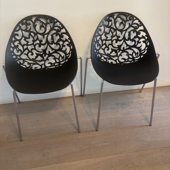 Image 1 of ESMALTE RONDETAFEL 120cm CROMO ONDERSTEL con 4 DESIGN STOELEN ONTWERP van TOM DEN HAAS ZWART con CROMO POTEN