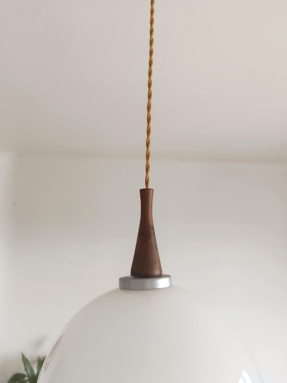 Image 1 of Lampada a sospensione opalina vintage 1970