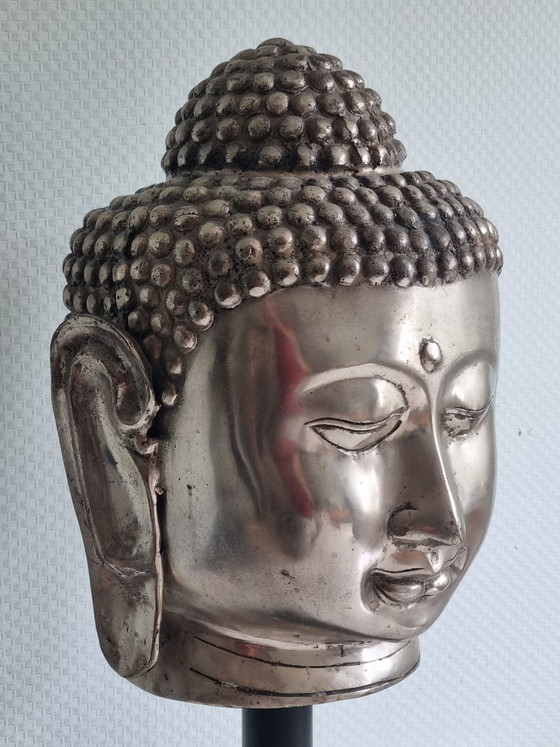 Image 1 of Large Buddha head on a wooden base (61 cm) – Asian sculpture