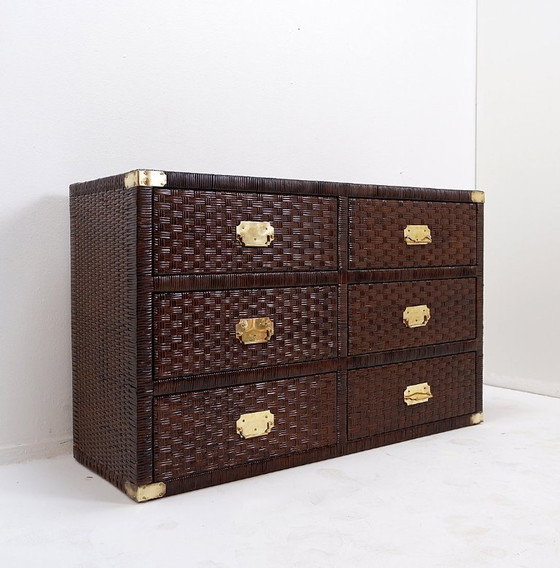 Image 1 of Commode vintage en rotin tressé, style côtier