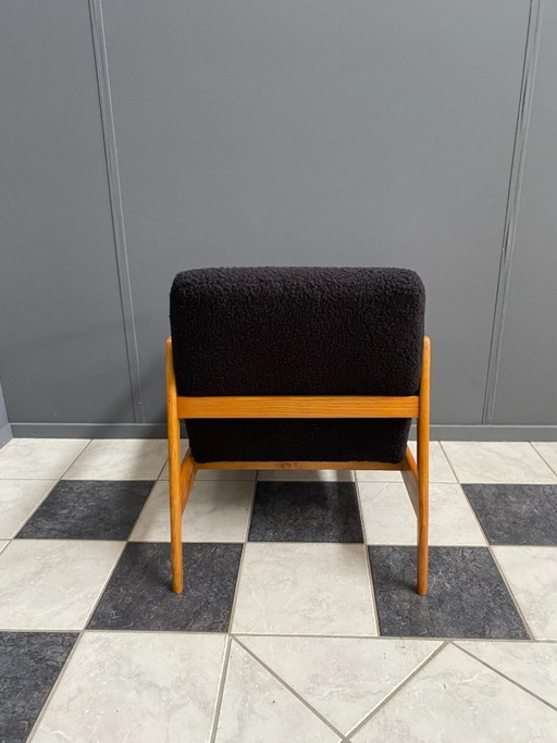 Stuhl aus schwarzem Bouclé-Stoff, 1970er Jahre